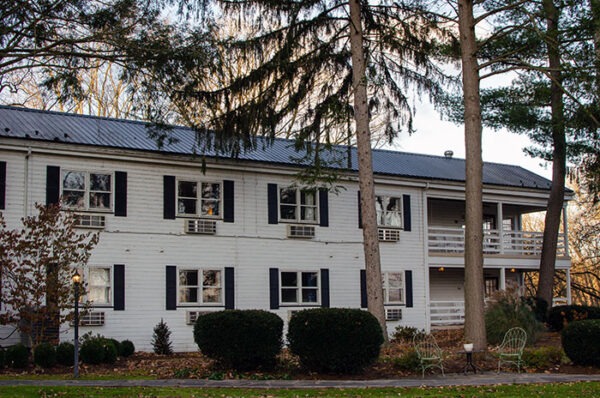 Edgewater Inn Huntingdon County Pa Alexandria Image 600x398.jpg